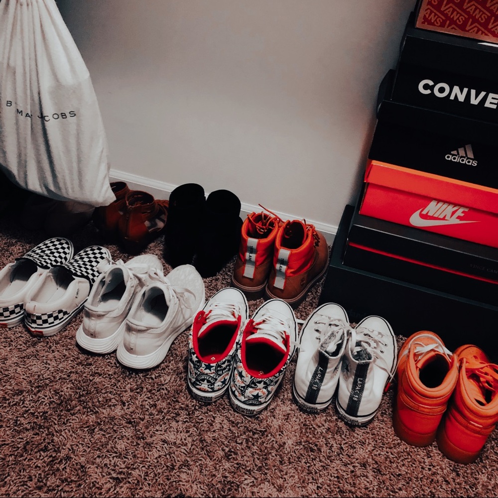 WELCOME TO MY POSH CLOSET ❤️ - Picture 8 of 9